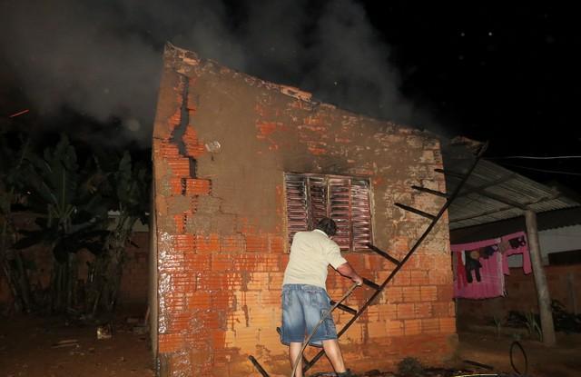 Após brigar com o marido mulher embriagada coloca fogo em própria residência na cidade de Carmo do Paranaíba