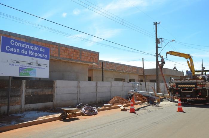 CEMIG coloca novos postes, fiação e transformador em Rua do Bairro Babilônia para atender a nova Casa de Repouso de Lagoa Formosa