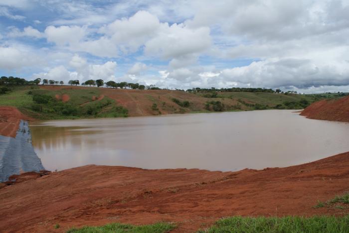 Pouco mais de um mês após o final da construção da barragem em Lagoa Formosa a represa já mostra sua força