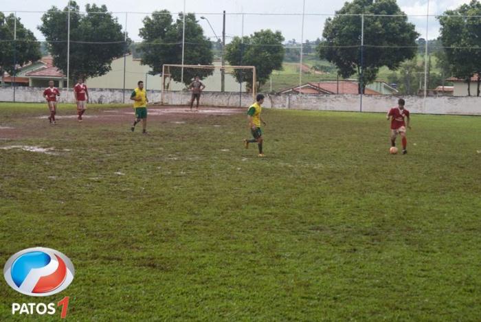 Finais do campeonato de futebol society do LTC em Lagoa Formosa acontecem debaixo de chuva