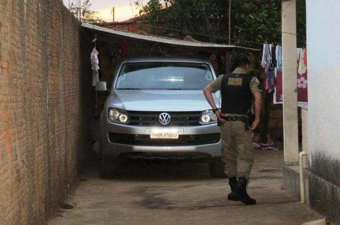 Policia Militar de Carmo do Paranaíba prende foragido da justiça e recupera veículo roubado