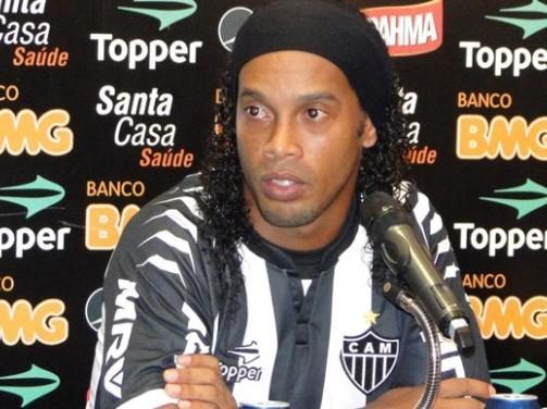 Ronaldinho Gaúcho acerta com o Galo e já treina com o grupo 