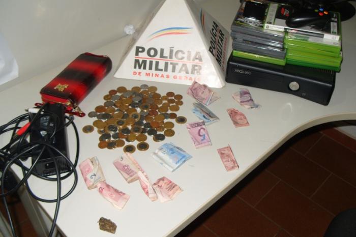 Mulher de 31 anos é presa por tráfico de drogas na cidade de Carmo do Paranaíba 