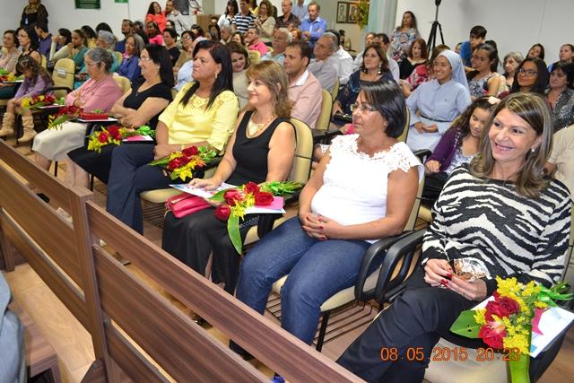 Câmara Municipal de Patos de Minas presta homenagem ao dia das mães com Moção de Aplausos