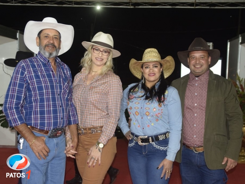 Rodeio e show de Bruno e Denner agitam a primeira noite da Festa da Produção em Presidente Olegário