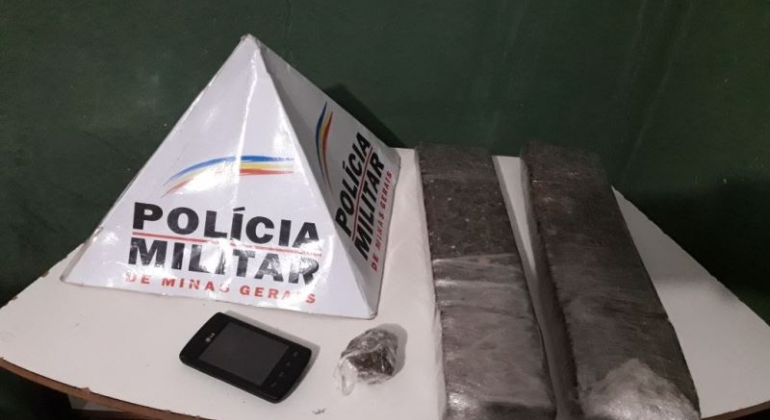 Policia Militar Rodoviária apreende aproximadamente 3 quilos de maconha dentro de ônibus próximo a Rio Paranaíba