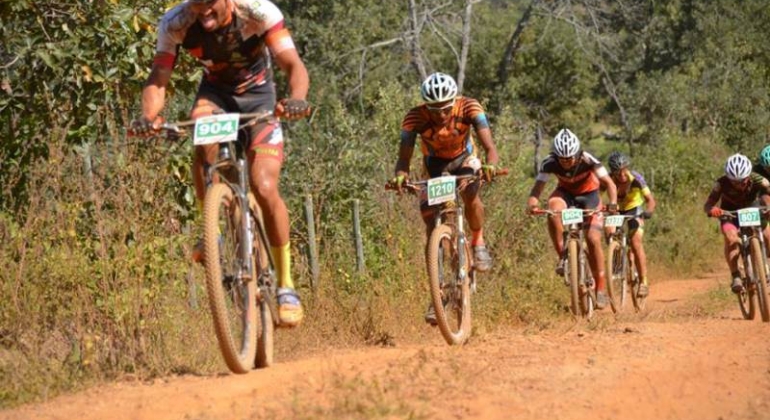 2ª Maratona do Milho de Mountain Bike reúne aproximadamente 400 atletas em Patos de Minas 