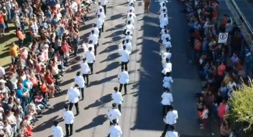 Comemoração aos 126 de Patos de Minas tem desfile cívico cultural no centro da cidade