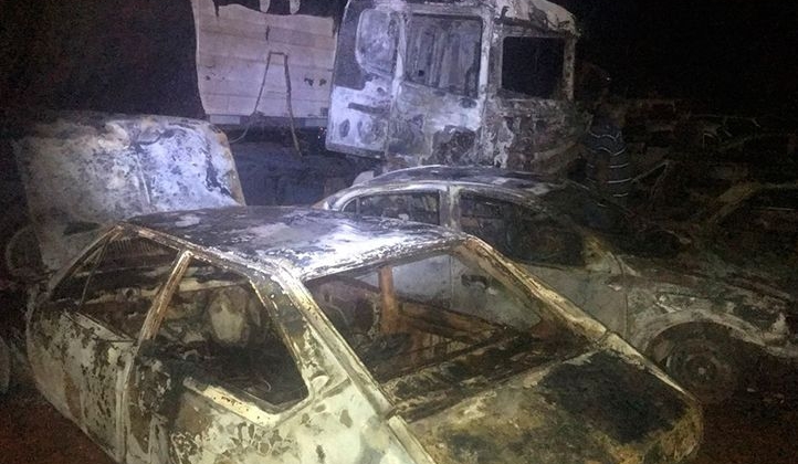 Dezessete veículos são incendiados na cidade de Monte Carmelo