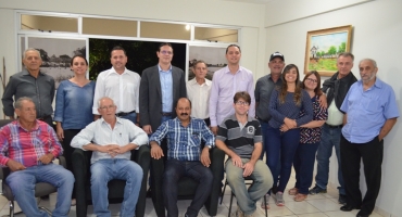 Deputado federal Weliton Prado e deputado estadual Elismar Prado visitam Lagoa Formosa