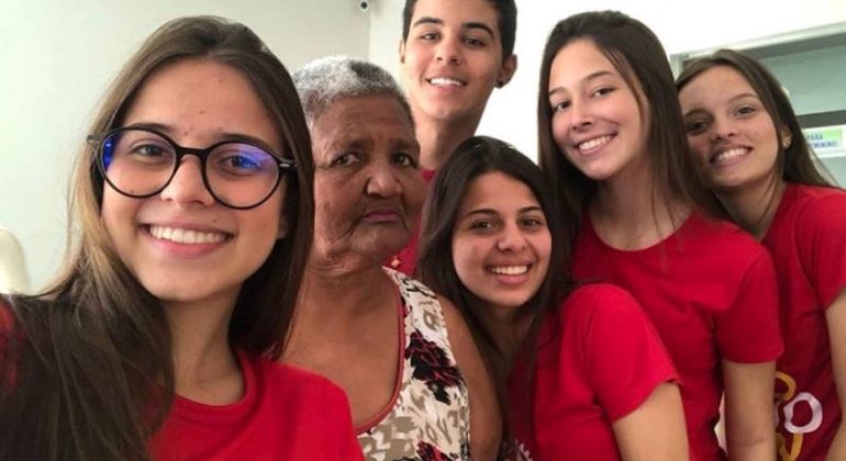 Interact Club de Lagoa Formosa realiza ação social na Casa de Repouso
