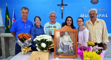 Imagem de Nossa Senhora da Piedade visita Câmara Municipal de Lagoa Formosa