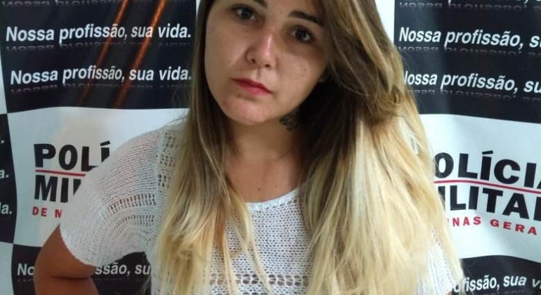 Suspeita de tráfico de drogas em Presidente Olegário é presa pela Polícia Militar