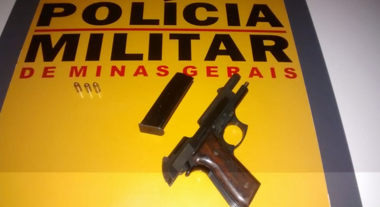 Polícia Militar Rodoviária  prende foragido da Justiça e apreende arma de fogo