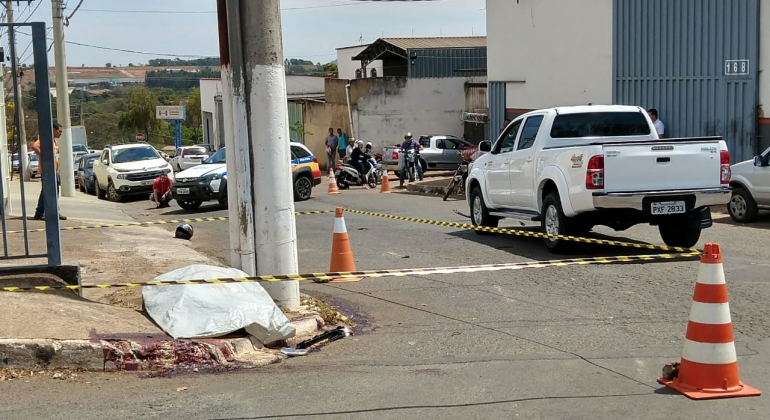 Condutor de motoneta morre em acidente com caminhonete em Patos de Minas