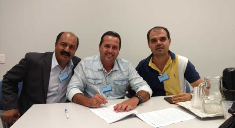 Contrato para liberação de 2 milhões para construção de novo hospital de Lagoa Formosa é assinado