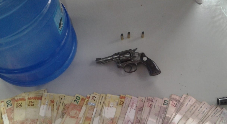 Polícia Militar Rodoviária aborda veículo na BR-354 e encontrada arma e dinheiro com passageiro