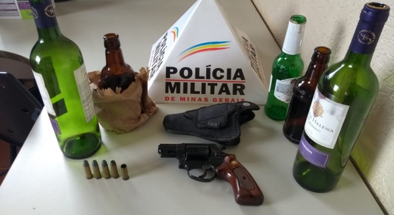 Homem é preso após efetuar disparo de arma de fogo em posto de combustíveis Homem é preso após efetuar disparo de arma de fogo em posto de combustíveis