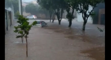 Patos de Minas volta a sofrer com as trombas d'água 