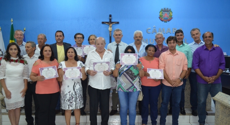Vereadores de Lagoa Formosa elegem novo presidente e entregam diplomas a aposentados 