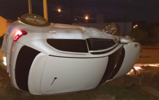 Lagoa Formosa: após grave acidente motoristas fogem deixando veículos no local da colisão Lagoa Formosa: após grave acidente motoristas fogem deixando veículos no local da colisão