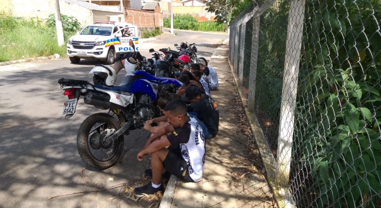 PM prende 14 condutores e apreende 13 motos durante operação na cidade de Patos de Minas PM prende 14 condutores e apreende 13 motos durante operação na cidade de Patos de Minas