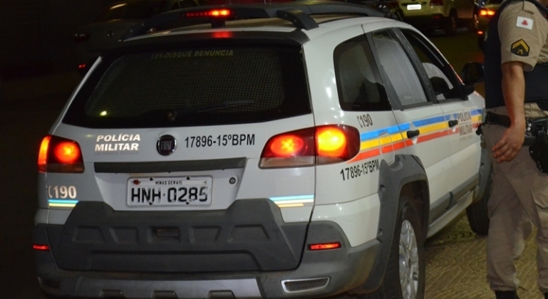 Ladrões invadem residência durante a madrugada em Lagoa Formosa, agridem morador e roubam automóvel