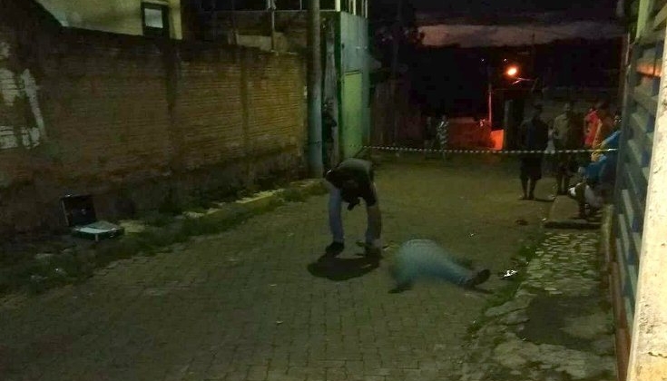 Homem é morto com tiro no peito no Bairro Nossa Senhora Aparecida em Patos de Minas Homem é morto com tiro no peito no Bairro Nossa Senhora Aparecida em Patos de Minas