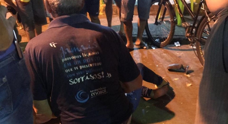 Casal de Lagoa Formosa fica ferido em acidente envolvendo bicicleta e automóvel Casal de Lagoa Formosa fica ferido em acidente envolvendo bicicleta e automóvel