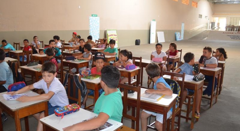 Alunos da Escola Municipal “André Luiz de Carvalho Coelho” começam a aprender Xadrez