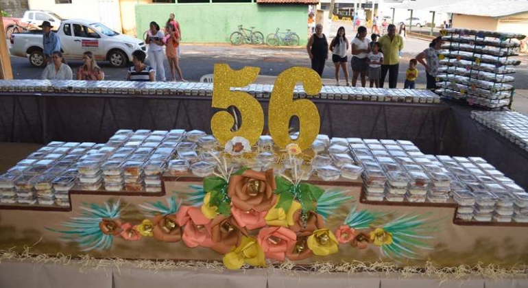 Com entrega da Comenda e distribuição do bolo Lagoa Formosa comemora seus 56 anos 