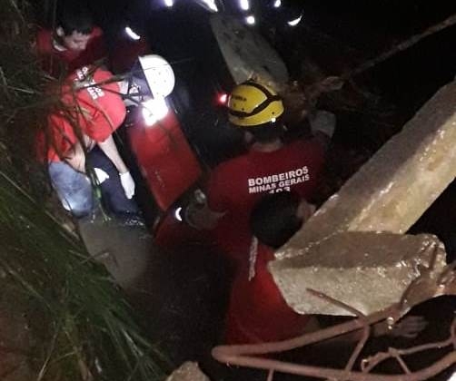 Tragédia: Carro cai de ponte e cinco pessoas morrem em Serra do Salitre
