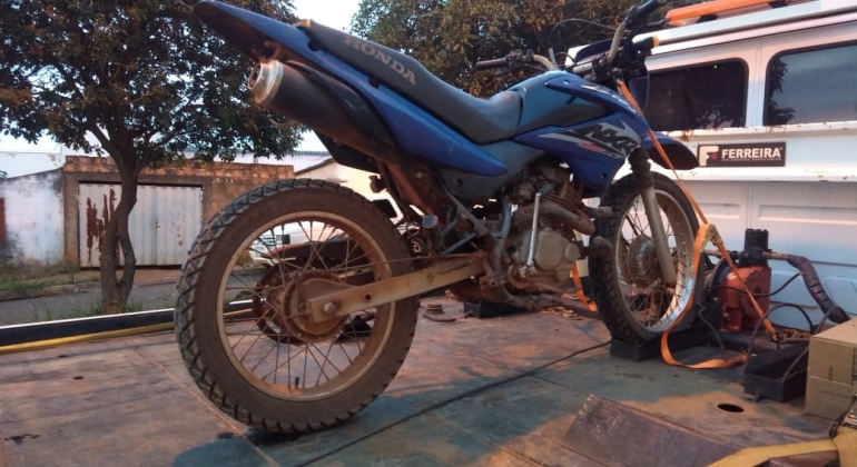 Polícia Militar de Carmo do Paranaíba apreende motocicleta furtada em Lagoa Formosa Polícia Militar de Carmo do Paranaíba apreende motocicleta furtada em Lagoa Formosa