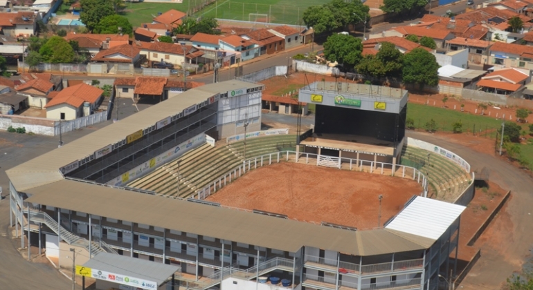 Parque de Exposições de Lagoa Formosa recebe preparativos para receber a Festa do Feijão 2019