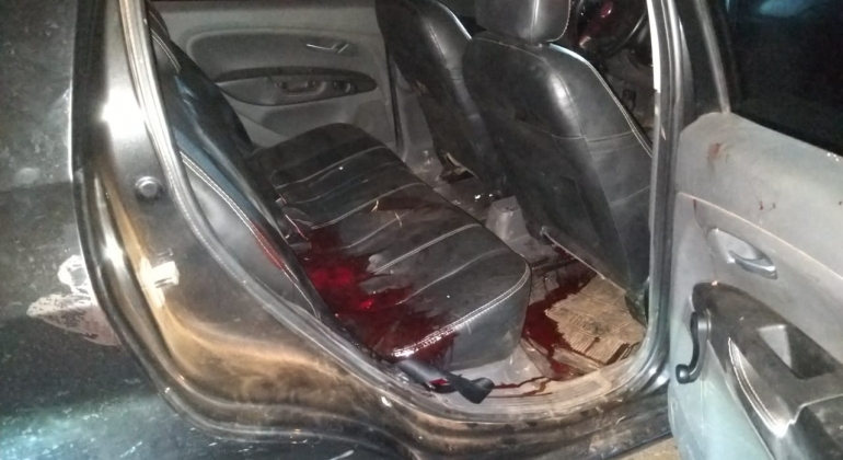 Três pessoas são assassinadas a tiros dentro de veículo na BR-354 próximo à Patos de Minas