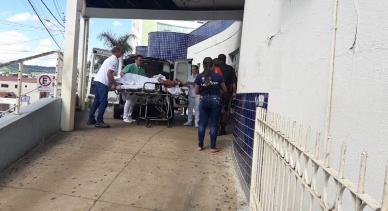 Homem é baleado três vezes na cabeça em tentativa de homicídio em Presidente Olegário Homem é baleado três vezes na cabeça em tentativa de homicídio em Presidente Olegário
