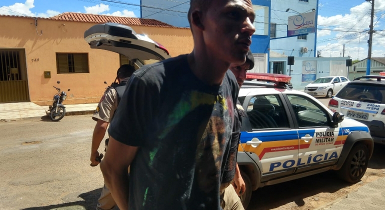 Rapaz de 26 anos é preso em Lagoa Formosa após esfaquear desafeto Rapaz de 26 anos é preso em Lagoa Formosa após esfaquear desafeto