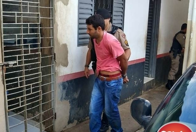 Polícia Civil prende em Uberlândia suspeito de participar de chacina na MGC 354 Polícia Civil prende em Uberlândia suspeito de participar de chacina na MGC 354
