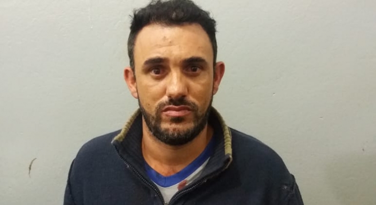 Homem é preso após esfaquear mototaxista durante roubo na cidade de São Gotardo Homem é preso após esfaquear mototaxista durante roubo na cidade de São Gotardo