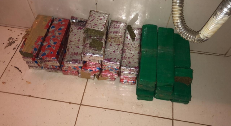PC de Patos de Minas apreende aproximadamente 100 quilos de maconha no Bairro Bela Vista PC de Patos de Minas apreende aproximadamente 100 quilos de maconha no Bairro Bela Vista