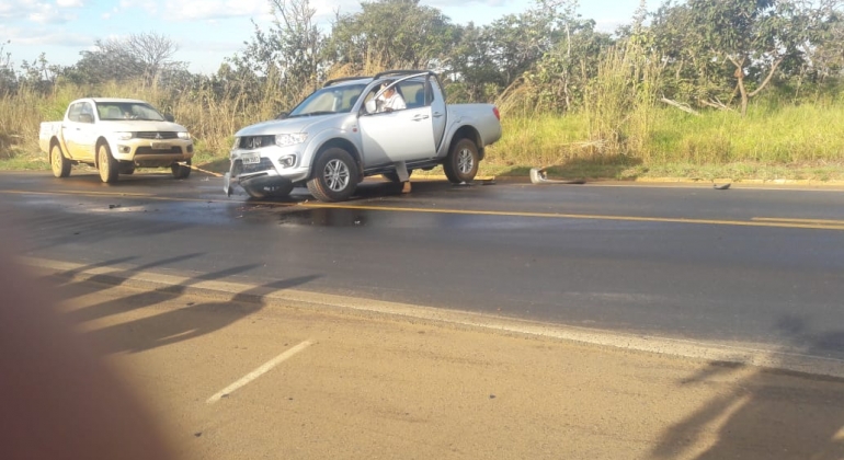 Motorista de caminhonete invade contramão e atinge carreta na BR-354 próximo à Lagoa Formosa 