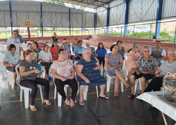 Alunos do curso de Medicina desenvolvem tarde de lazer para idosos