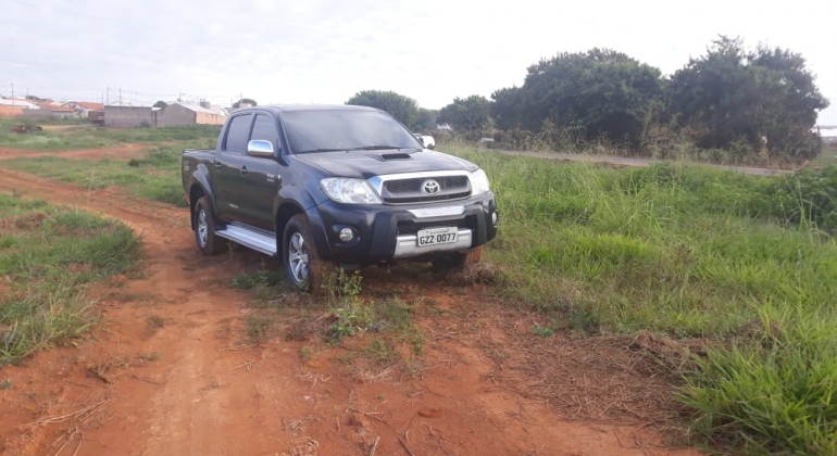 Indivíduos roubam caminhonete em Carmo do Paranaíba e abandonam veículo pouco tempo depois