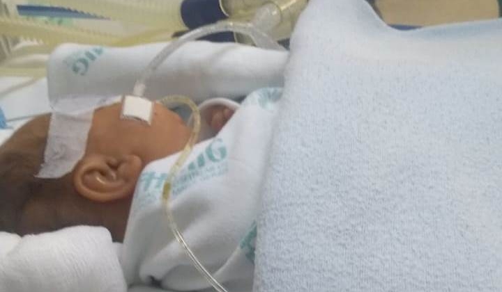 Mãe pede ajuda para salvar a vida do filho que nasceu prematuro