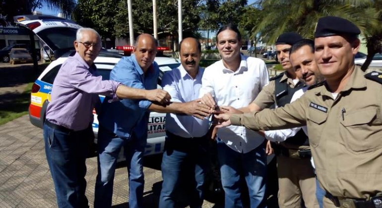 Polícia Militar de Lagoa Formosa recebe viatura para auxiliar na segurança pública do município