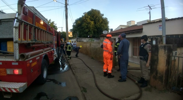 Idosa de 78 anos morre em incêndio dentro de casa no Bairro Lagoa Grande Idosa de 78 anos morre em incêndio dentro de casa no Bairro Lagoa Grande