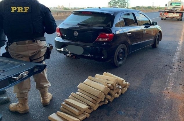PRF de Uberlândia prende suspeitos de Patos de Minas com 60 quilos de maconha