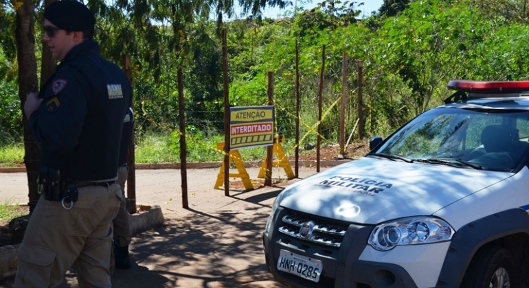 Prefeitura registra ocorrência na polícia após cerca que interdita travessia ser cortada 