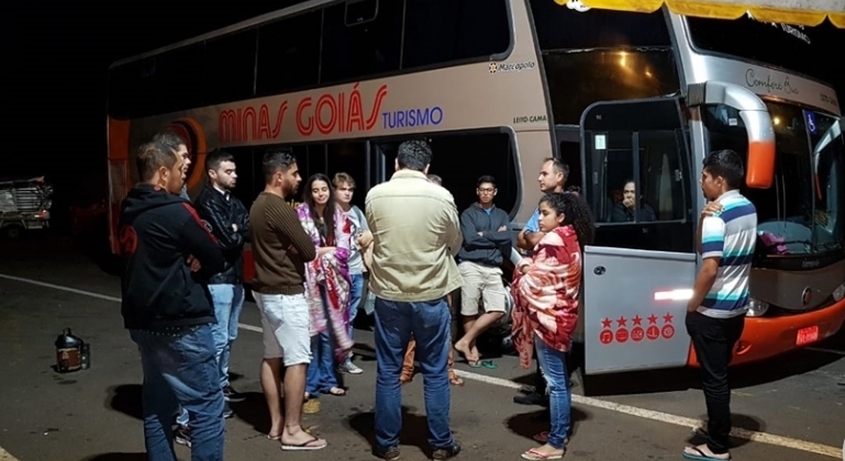 Bandidos cometem assalto em ônibus com estudantes do UNIPAM de Patos de Minas