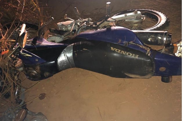 Motoqueiro fica gravemente ferido em acidente na BR-352 em Patos de Minas
